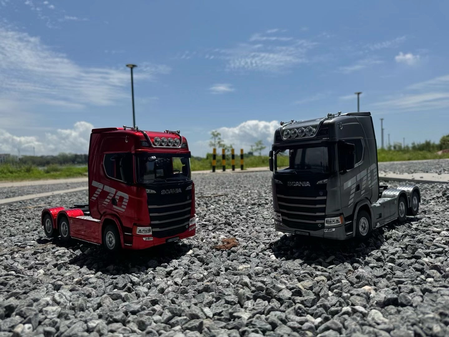 Huina 1501 1:18 19-channel Scania tractor